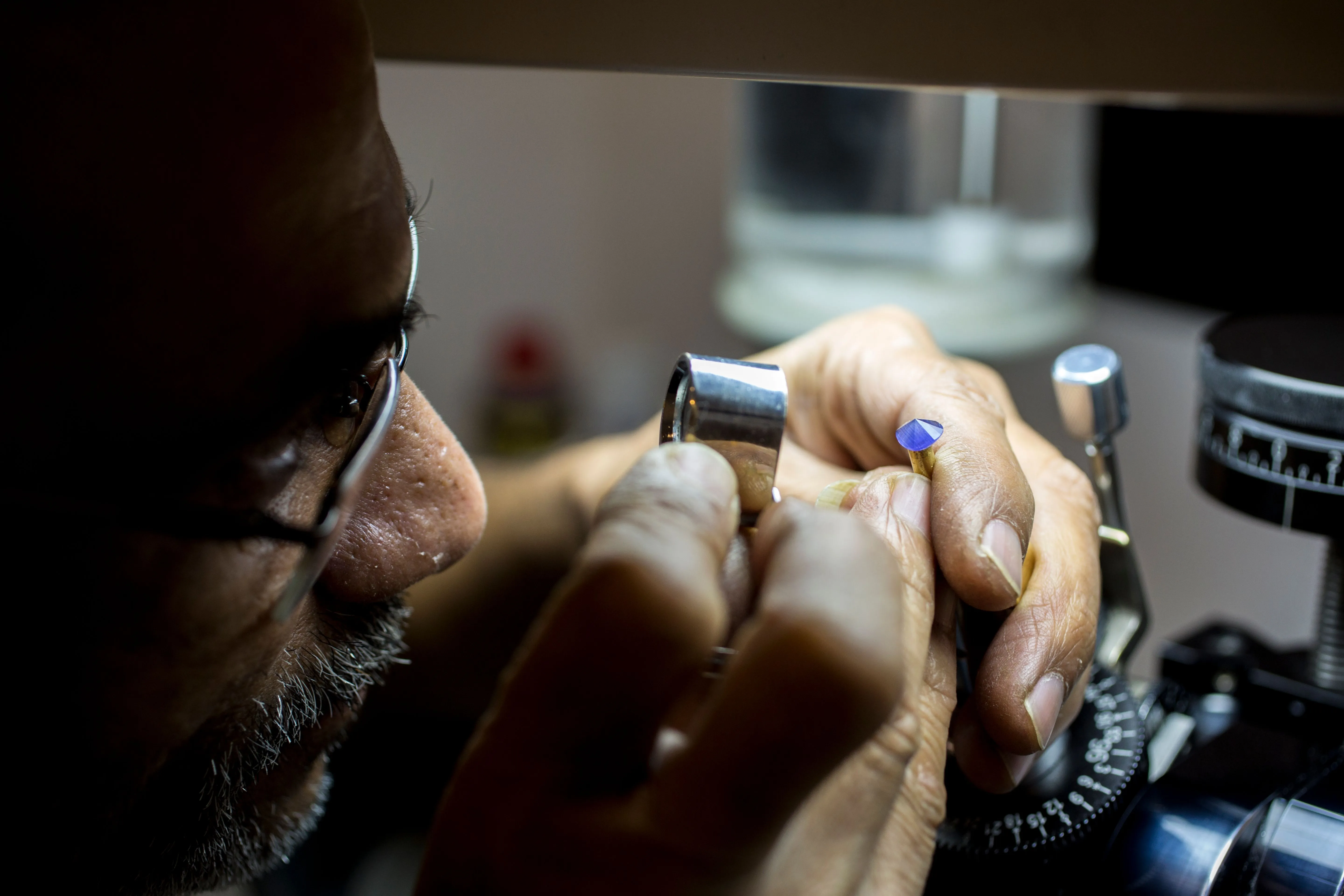 Exklusiver Schmuck in Deutschland - Makroaufnahme eines Diamanten